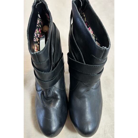 Seychelles Black Leather Heeled Platform Bootie Strap and Buckle Accent Sz 10 - Picture 9 of 9